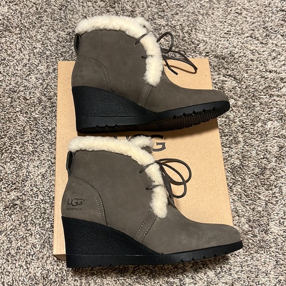 UGG JEOVANA MYSTERIOUS BOOTS WOMEN'S SIZE-5 - Picture 2 of 9